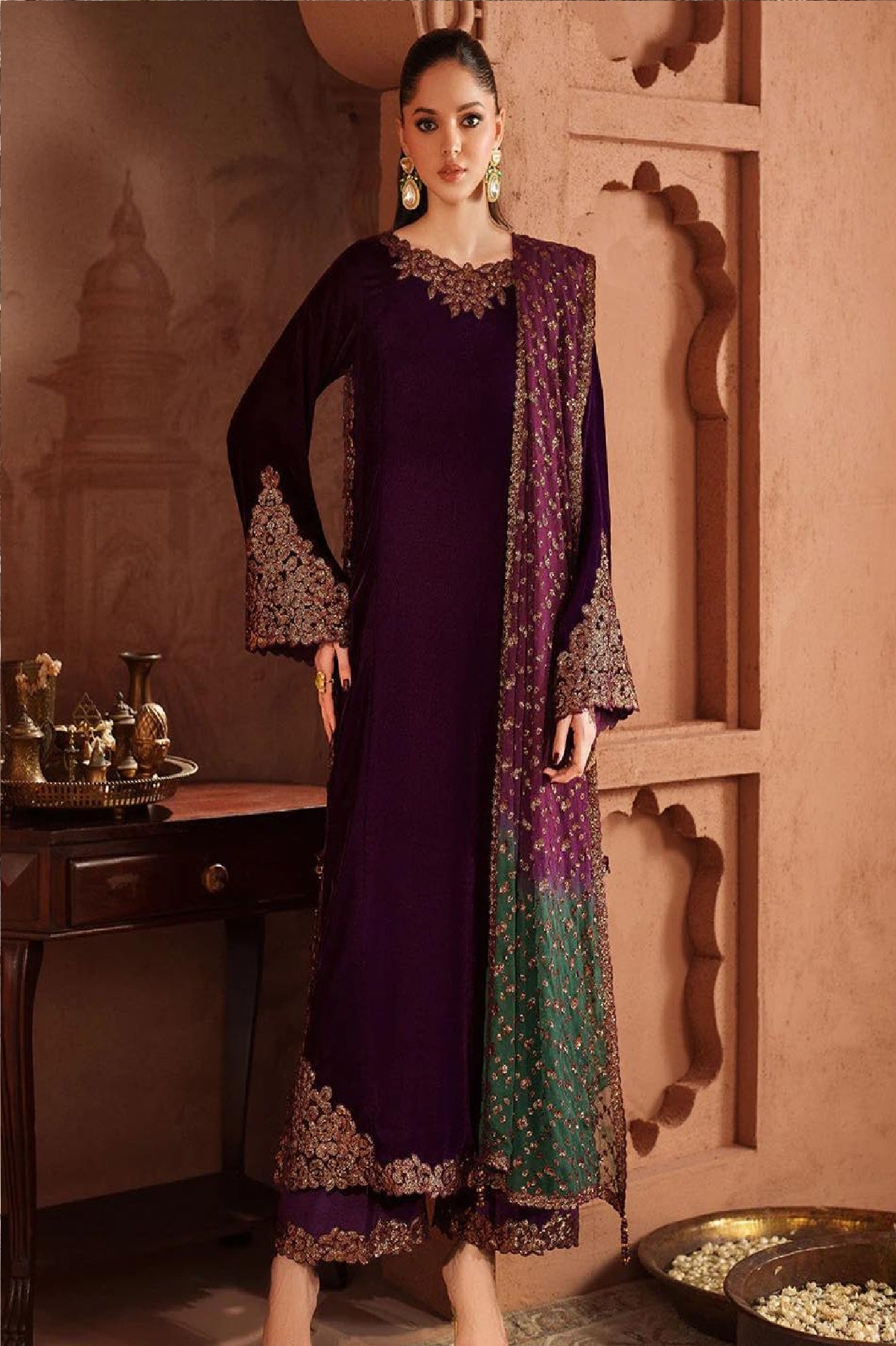Iznik Velvet Collection IV-57 "Purple"