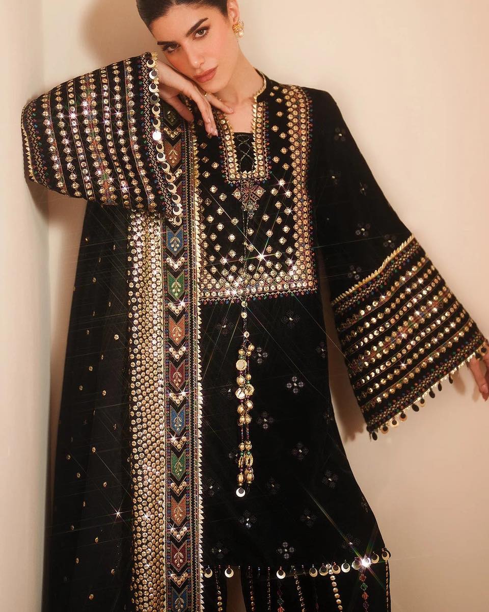 Jazmin Vouge Velvet Embroidered D 05