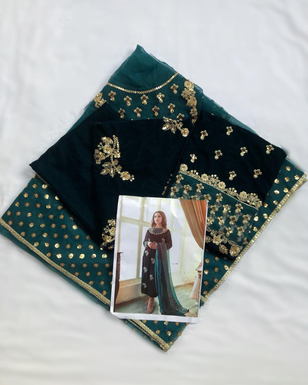 Afrozeh Luxury Velvet Collection "ZINC Gold"