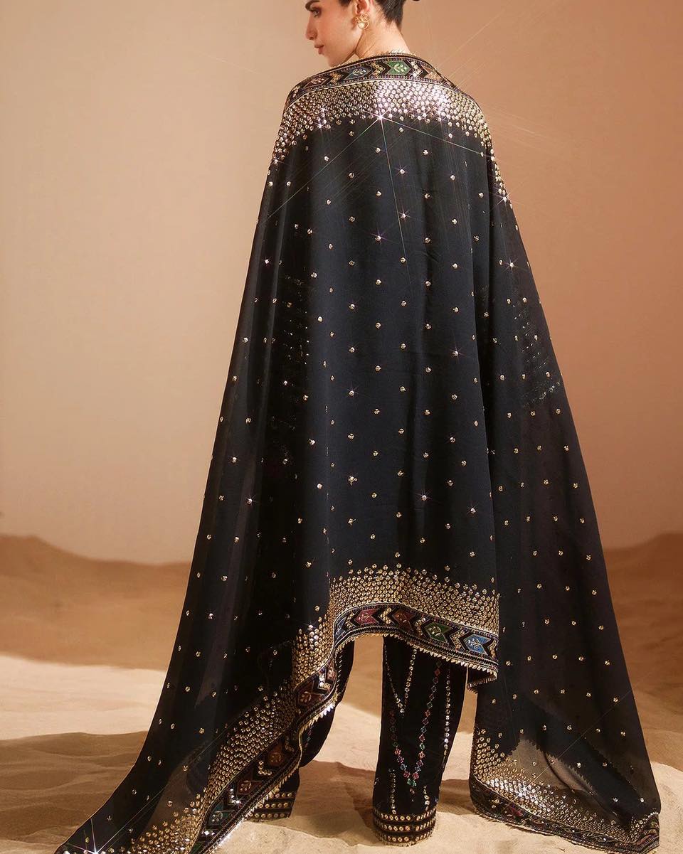 Jazmin Vouge Velvet Embroidered D 05