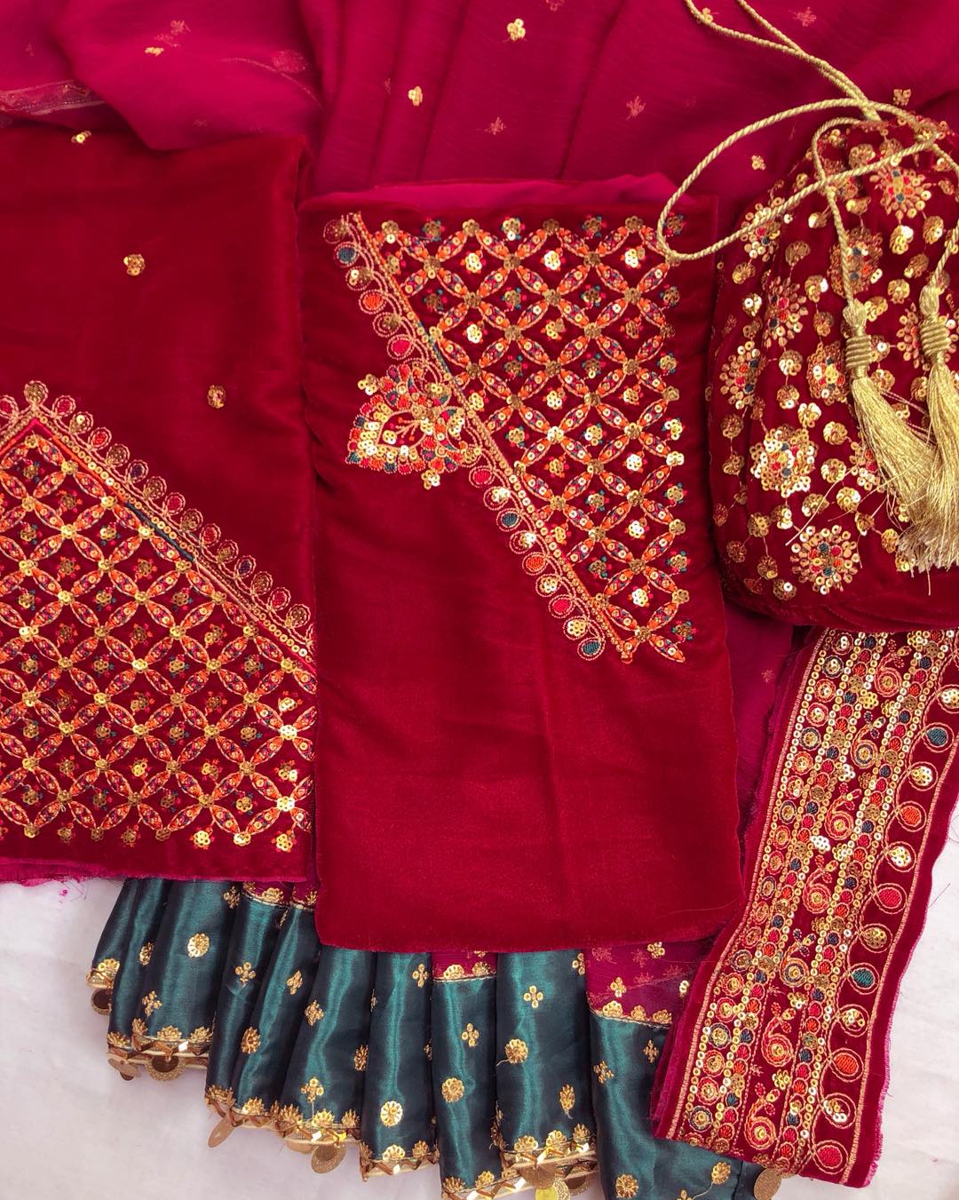 Jazmin Luxury Velvet Embroidered D 05